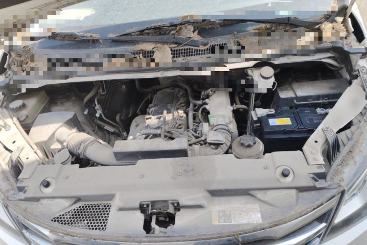 Used SAIC MAXUS G10 2016 2.4L Manual Elite Edition Engine Bay