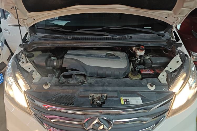 Used SAIC MAXUS G10 2016 2.0T Automatic Elite Edition Engine Bay