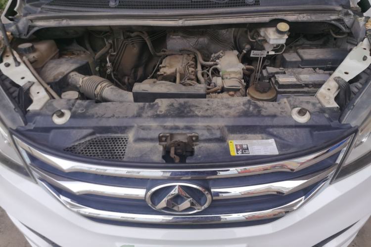 Used SAIC MAXUS G10 2016 2.4L Manual Elite Edition Engine Bay