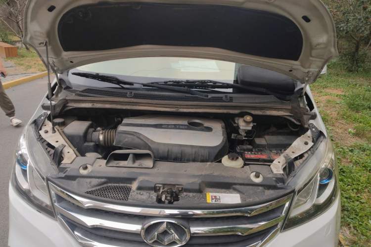 Used SAIC MAXUS G10 2016 2.0T Automatic Flagship Edition Engine Bay