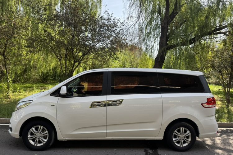 Used SAIC MAXUS G10 2016 2.0T Automatic Elite Edition Exterior 3