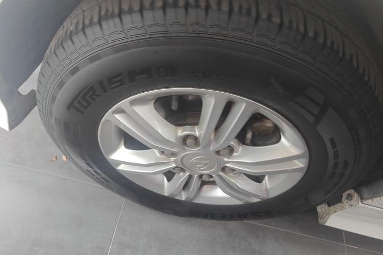 Used SAIC MAXUS G10 2016 2.0T Automatic Elite Edition Exterior 4