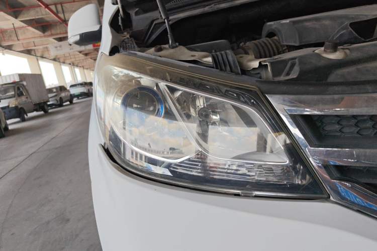 Used SAIC MAXUS G10 2016 2.0T Automatic Fashion Edition Exterior 6