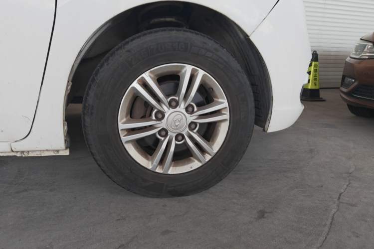 Used SAIC MAXUS G10 2016 2.0T Automatic Fashion Edition Exterior 7