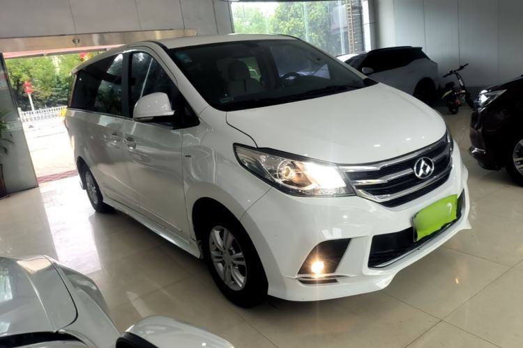 Used SAIC MAXUS G10 2016 2.0T Automatic Luxury Edition Front Right 45 Deg