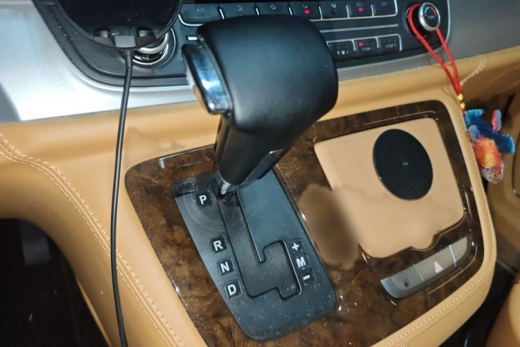 Used SAIC MAXUS G10 2016 2.0T Automatic Elite Edition Gear Lever