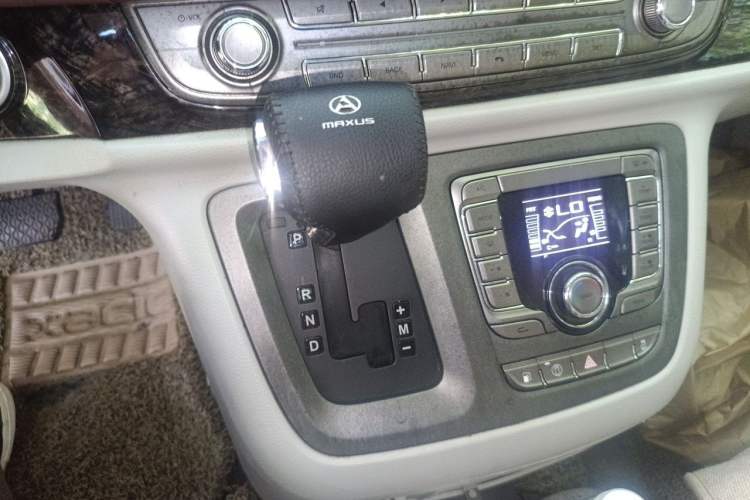 Used SAIC MAXUS G10 2016 1.9T Automatic Luxury Executive Edition Diesel China V Standard Gear Lever