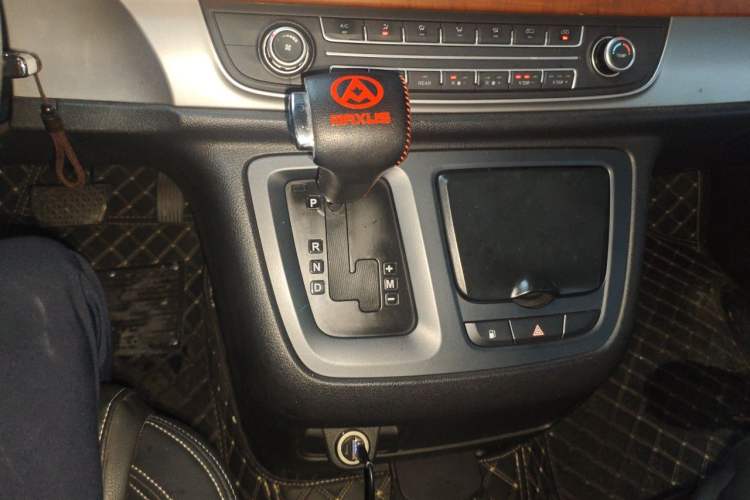 Used SAIC MAXUS G10 2016 2.0T Automatic Elite Edition Gear Lever