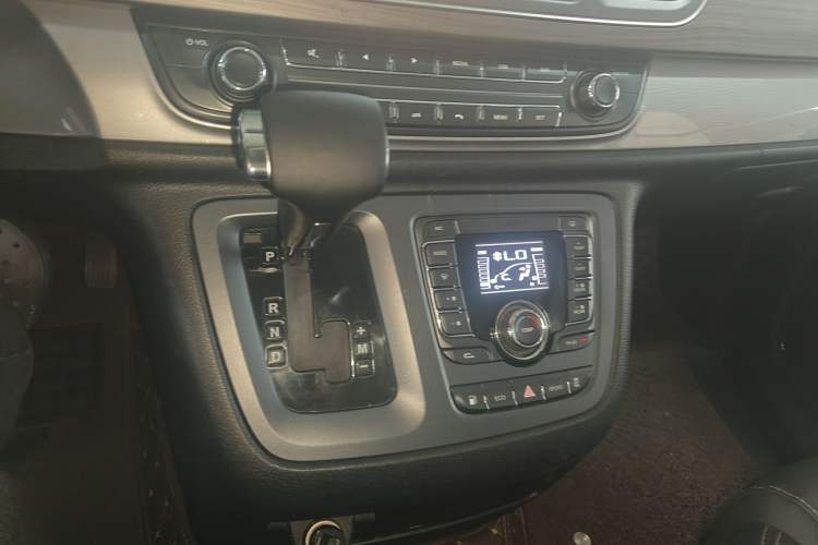 Used SAIC MAXUS G10 2016 2.0T Automatic Elite Edition Gear Lever