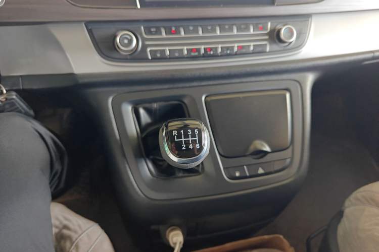 Used SAIC MAXUS G10 2016 1.9T Manual Elite Edition Diesel China V Standard Gear Lever
