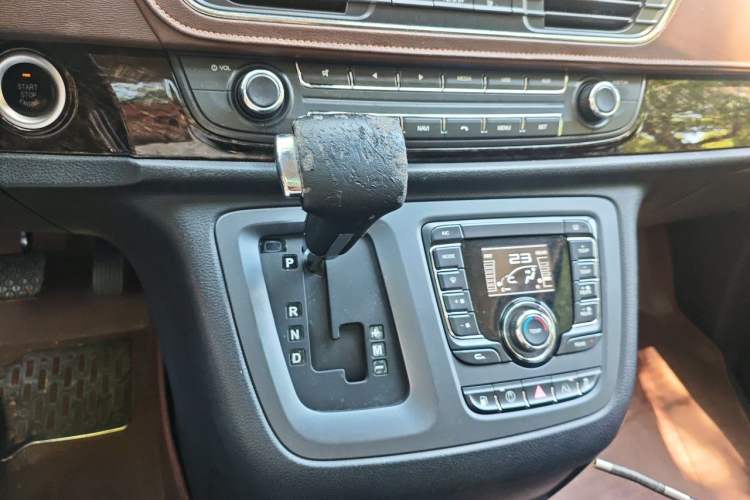 Used SAIC MAXUS G10 2016 2.0T Automatic Flagship Edition Gear Lever