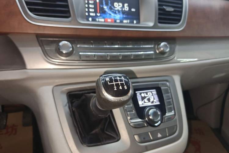 Used SAIC MAXUS G10 2016 2.0T Manual Elite Edition Gear Lever