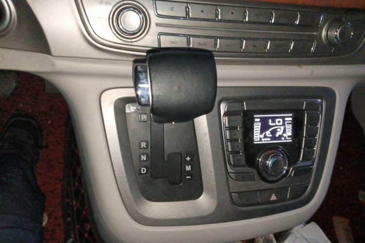 Used SAIC MAXUS G10 2016 2.0T Automatic Executive Edition Gear Lever