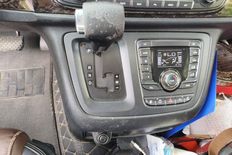 Used SAIC MAXUS G10 2016 2.0T Automatic Flagship Edition Gear Lever