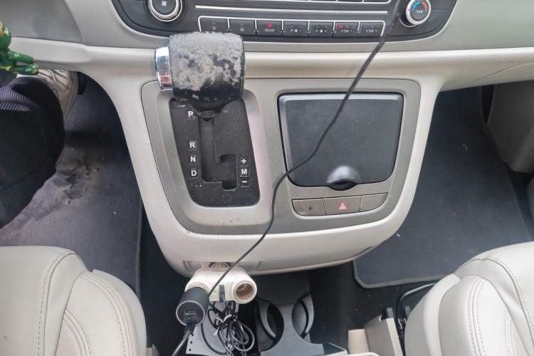 Used SAIC MAXUS G10 2016 2.0T Automatic Elite Edition Gear Lever