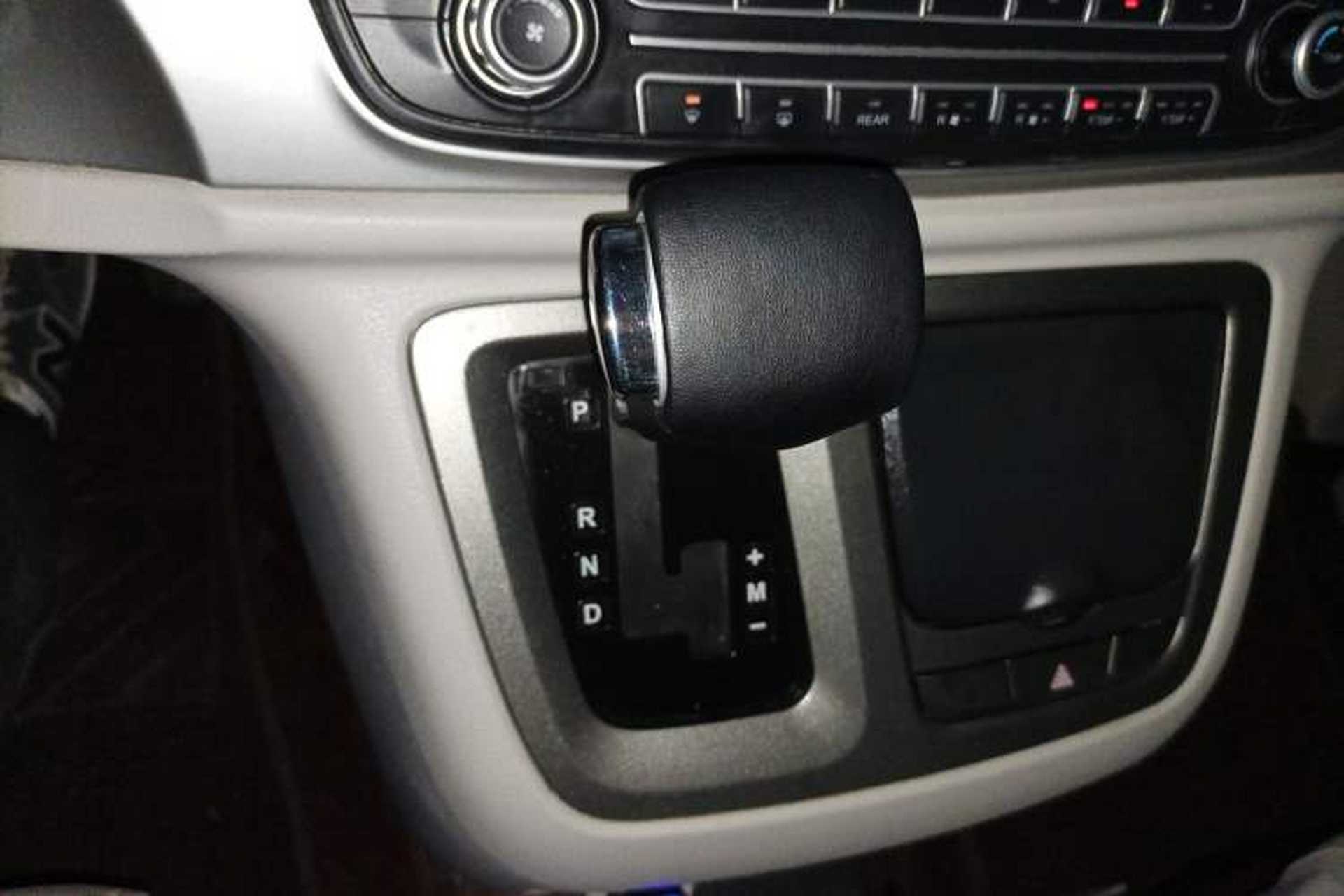 Used SAIC MAXUS G10 2016 2.0T Automatic Luxury Edition Gear Lever