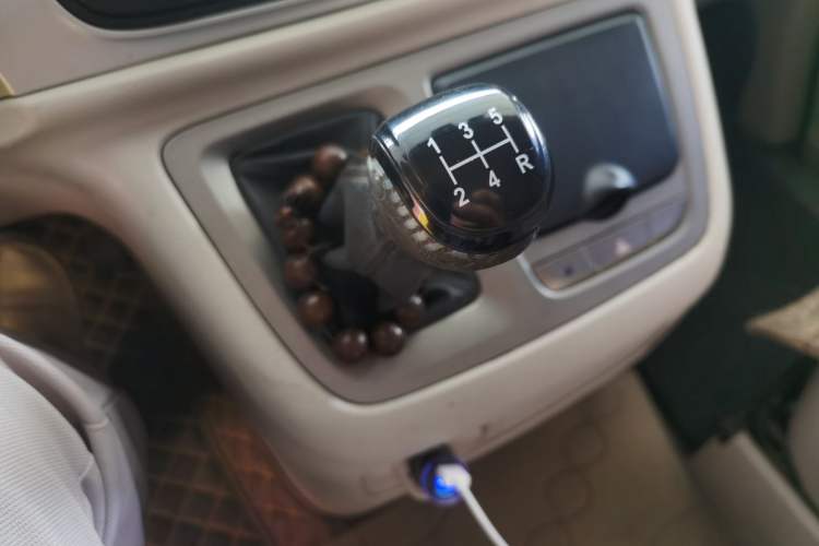 Used SAIC MAXUS G10 2016 2.4L Manual Elite Edition Gear Lever