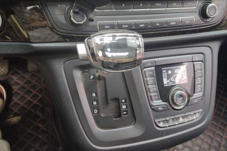 Used SAIC MAXUS G10 2016 2.0T Automatic Flagship Edition Gear Lever