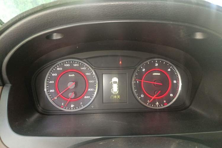 Used SAIC MAXUS G10 2016 1.9T Automatic Luxury Executive Edition Diesel China V Standard Instrument Cluster