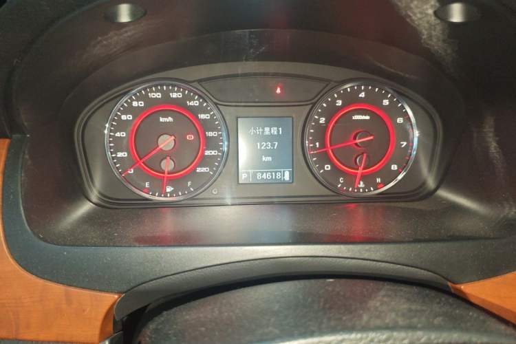 Used SAIC MAXUS G10 2016 2.0T Automatic Elite Edition Instrument Cluster