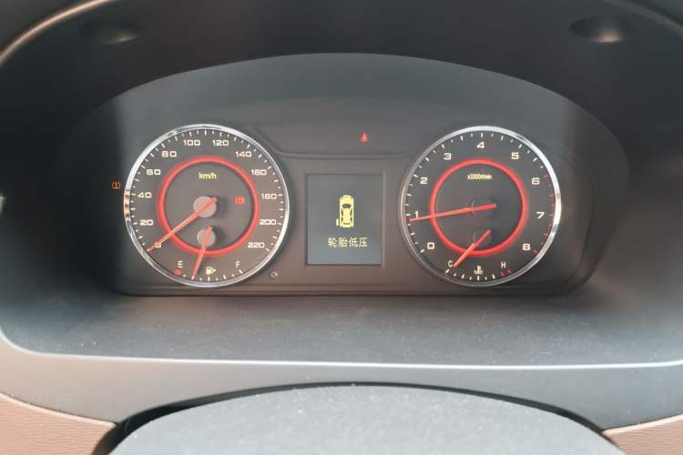 Used SAIC MAXUS G10 2016 2.0T Automatic Luxury Executive Edition Instrument Cluster