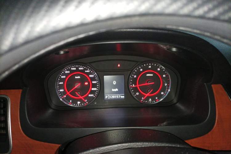 Used SAIC MAXUS G10 2016 2.0T Automatic Luxury Edition Instrument Cluster