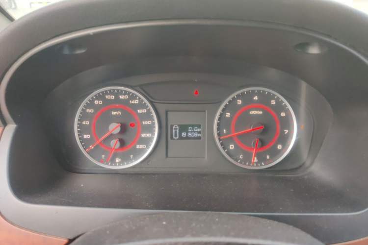 Used SAIC MAXUS G10 2016 2.4L Manual Elite Edition Instrument Cluster