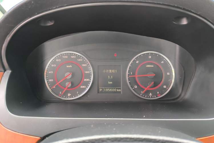 Used SAIC MAXUS G10 2016 1.9T Automatic Luxury Edition Diesel China V Standard Instrument Cluster