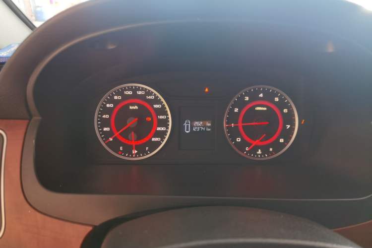 Used SAIC MAXUS G10 2016 2.4L Manual Elite Edition Instrument Cluster