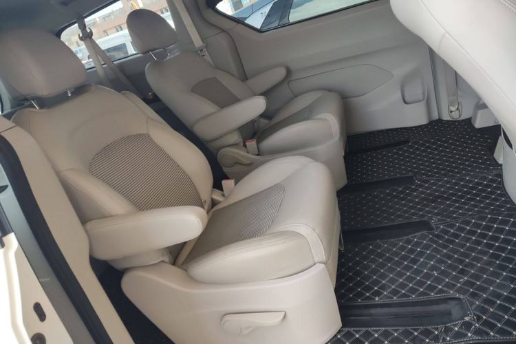 Used SAIC MAXUS G10 2016 2.0T Automatic Elite Edition Interior 1