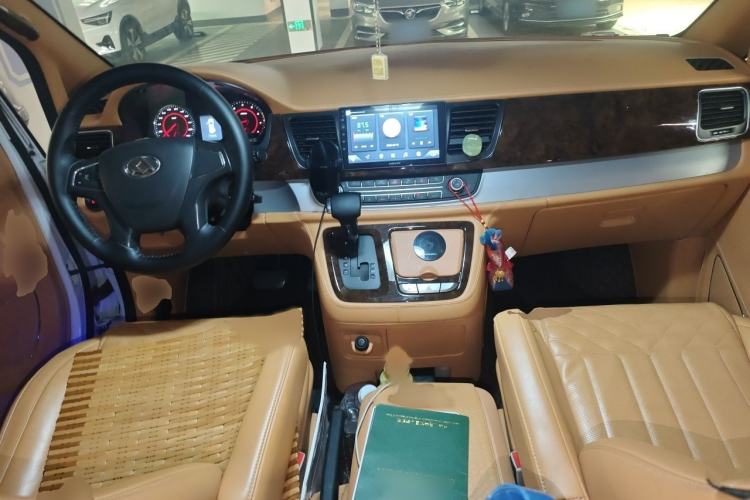 Used SAIC MAXUS G10 2016 2.0T Automatic Elite Edition Interior 2