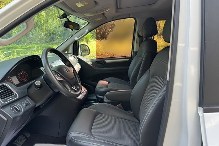 Used SAIC MAXUS G10 2016 2.0T Automatic Elite Edition Interior 2
