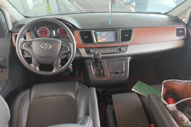 Used SAIC MAXUS G10 2016 2.0T Automatic Fashion Edition Interior 2