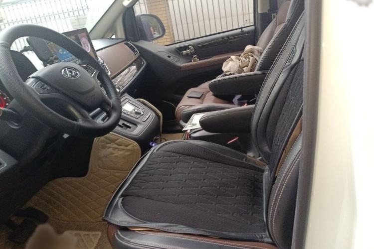 Used SAIC MAXUS G10 2016 2.0T Automatic Luxury Executive Edition Interior 2