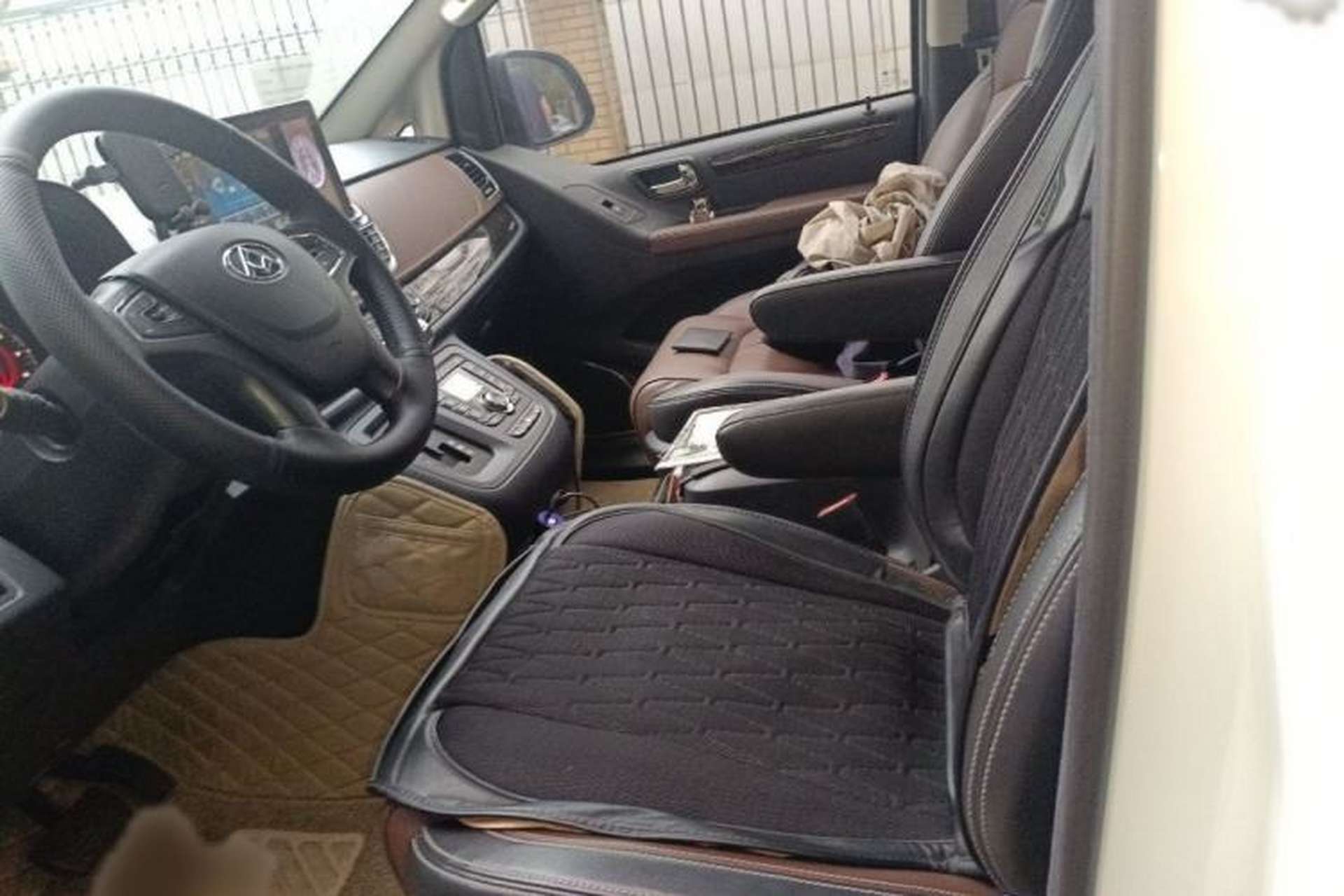 Used SAIC MAXUS G10 2016 2.0T Automatic Luxury Executive Edition Interior 2