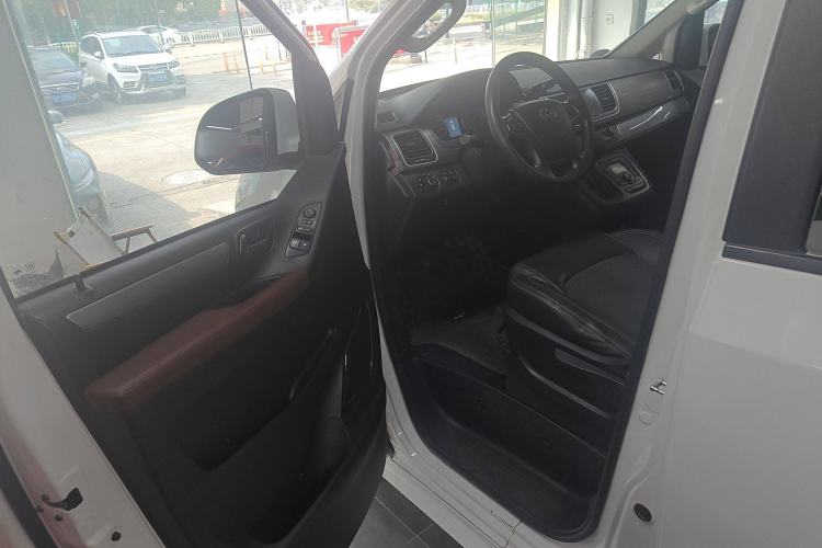 Used SAIC MAXUS G10 2016 2.0T Automatic Elite Edition Interior 3