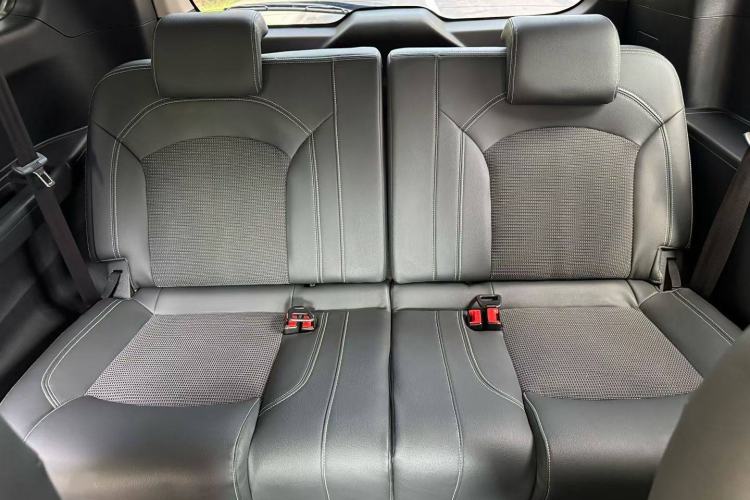Used SAIC MAXUS G10 2016 2.0T Automatic Elite Edition Interior 9