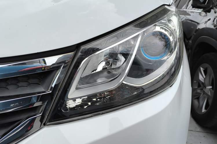Used SAIC MAXUS G10 2016 2.0T Automatic Elite Edition Left Front Headlight