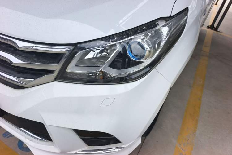 Used SAIC MAXUS G10 2016 2.0T Automatic Luxury Executive Edition Left Front Headlight