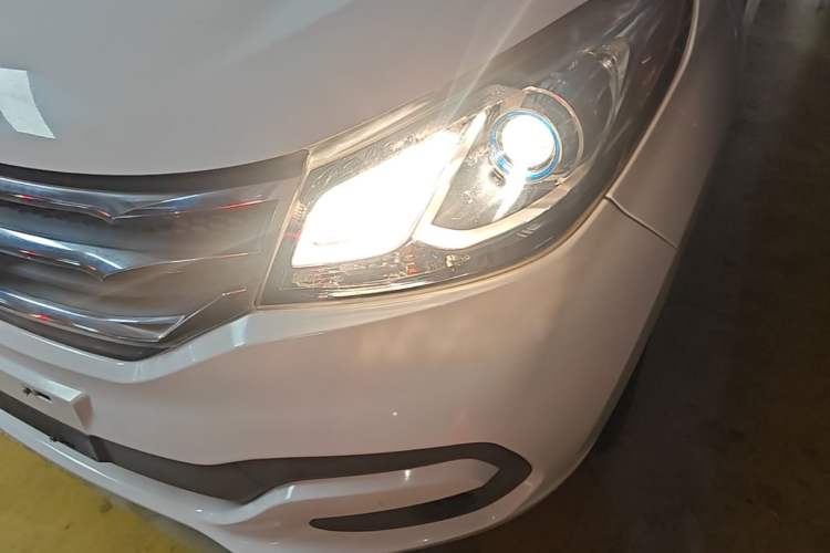 Used SAIC MAXUS G10 2016 2.0T Automatic Elite Edition Left Front Headlight