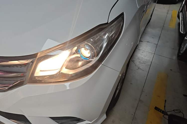 Used SAIC MAXUS G10 2016 2.0T Automatic Elite Edition Left Front Headlight