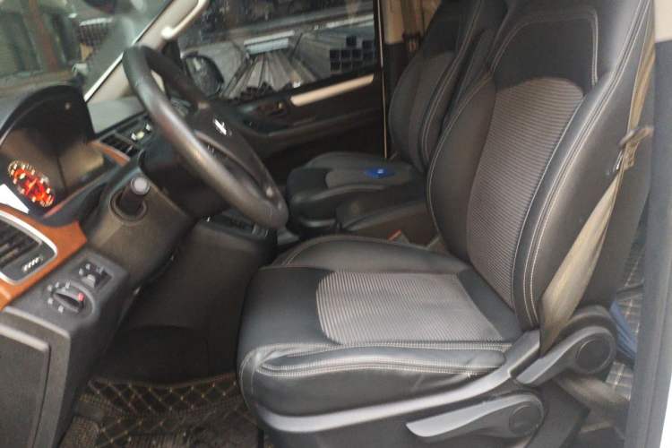 Used SAIC MAXUS G10 2016 2.0T Automatic Elite Edition Left Front Seat