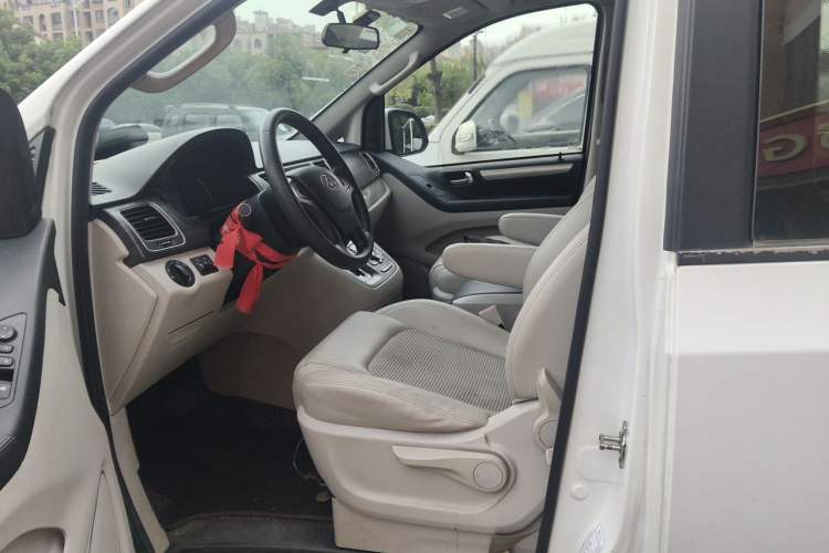 Used SAIC MAXUS G10 2016 2.0T Automatic Elite Edition Left Front Seat