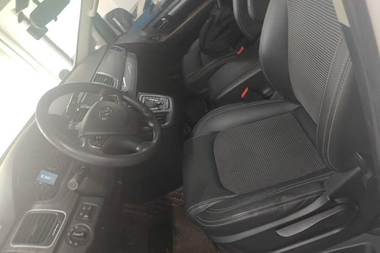 Used SAIC MAXUS G10 2016 2.0T Automatic Elite Edition Left Front Seat