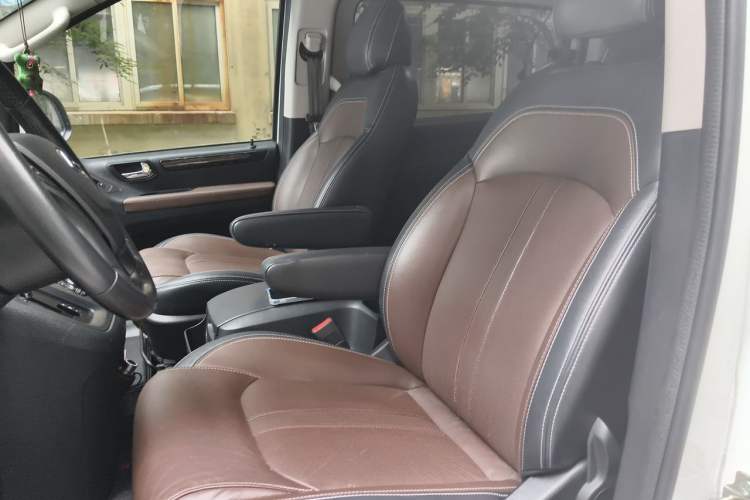 Used SAIC MAXUS G10 2016 2.0T Automatic Luxury Executive Edition Left Front Seat