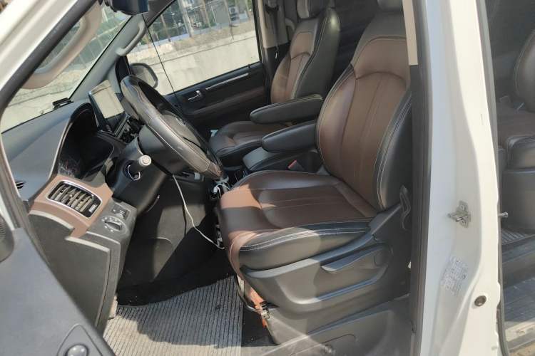 Used SAIC MAXUS G10 2016 2.0T Automatic Luxury Executive Edition Left Front Seat