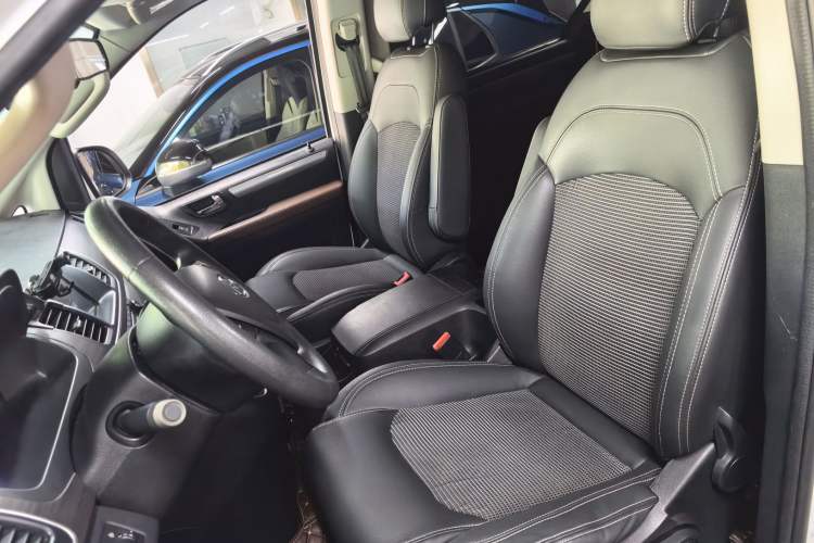 Used SAIC MAXUS G10 2016 2.0T Automatic Elite Edition Left Front Seat