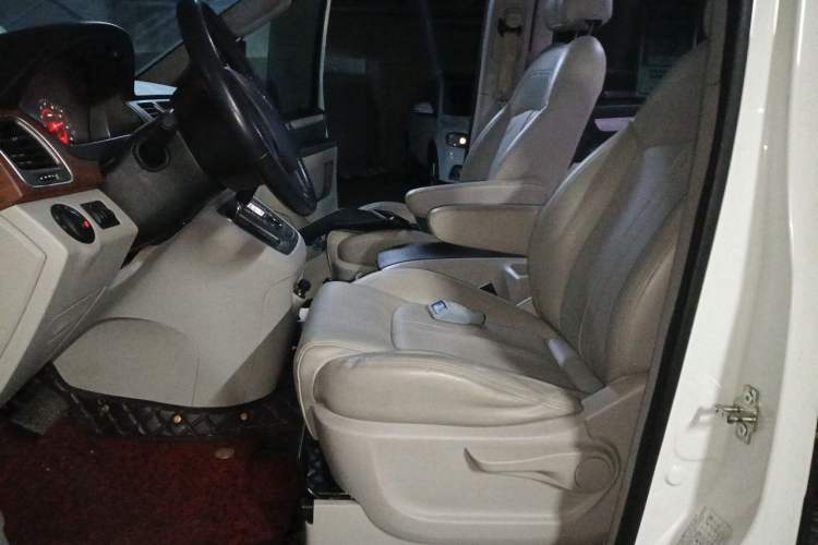 Used SAIC MAXUS G10 2016 2.0T Automatic Executive Edition Left Front Seat