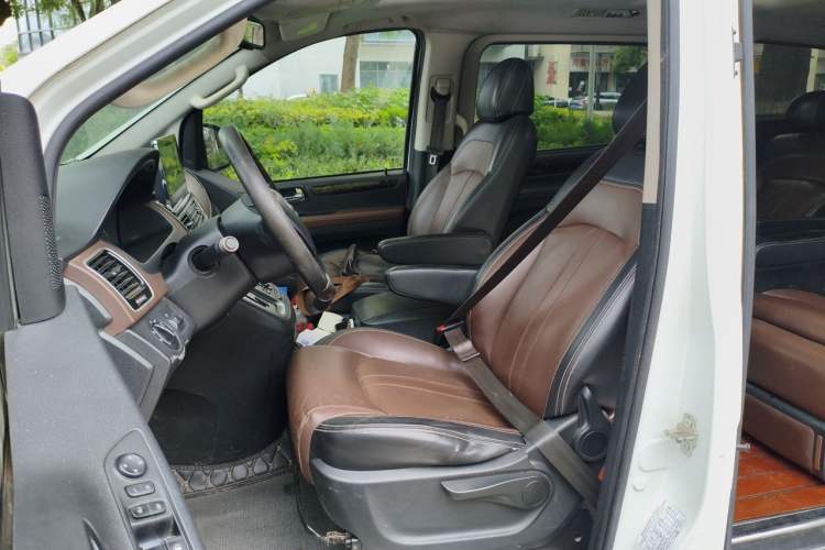 Used SAIC MAXUS G10 2016 2.0T Automatic Flagship Edition Left Front Seat