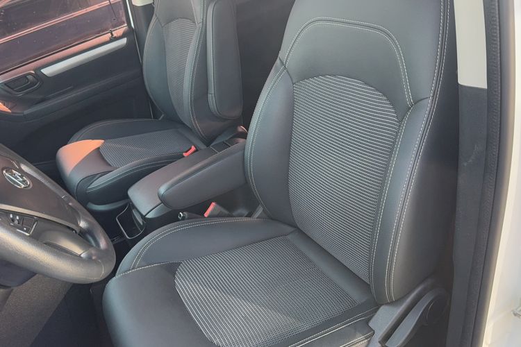 Used SAIC MAXUS G10 2016 2.0T Automatic Elite Edition Left Front Seat